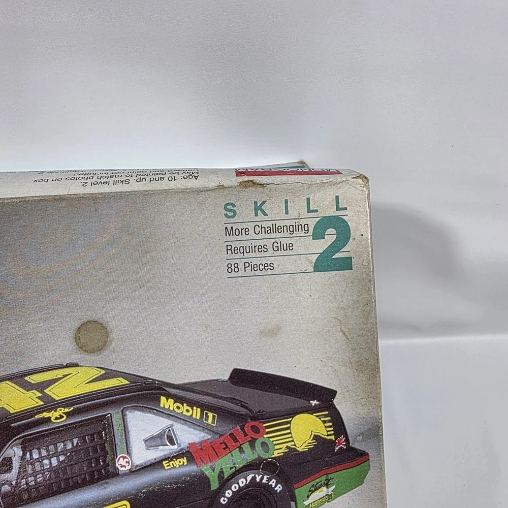 Monogram Model 2428 Kyle Petty Nascar Mellow Yellow Stock Car 1:24 Sealed 1991